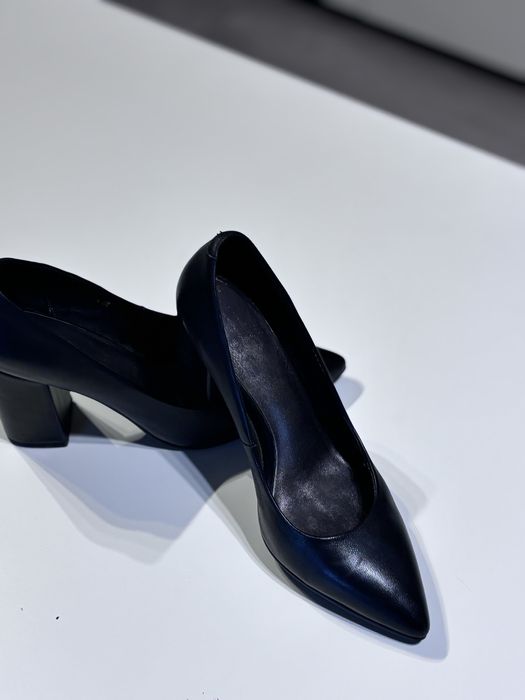 Pantofi din piele negra Luca di Gioia