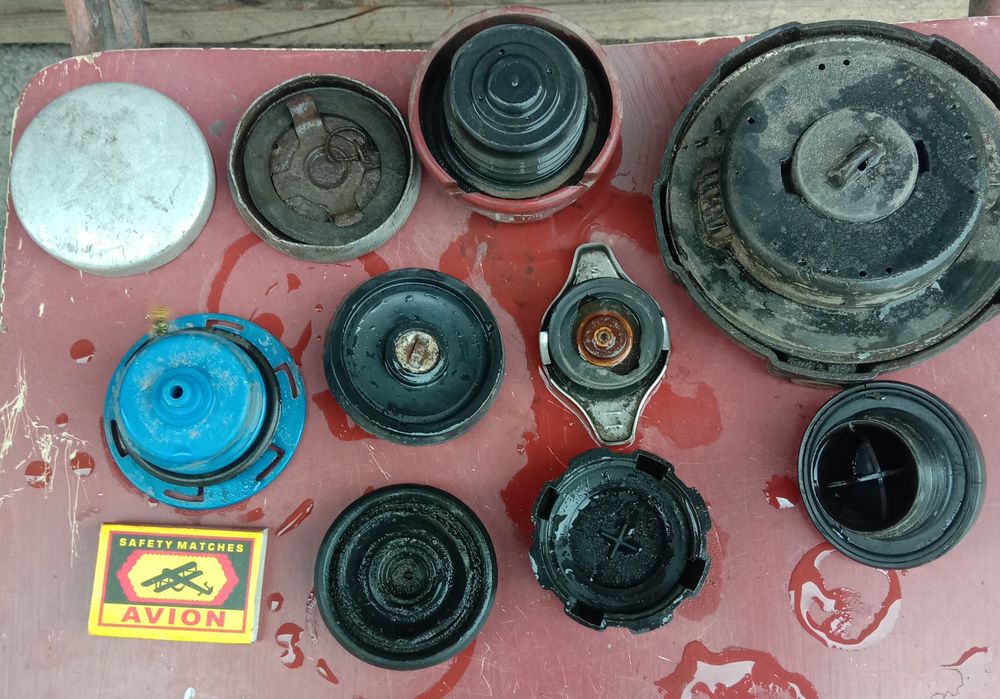 Крышки и автоэмблемы