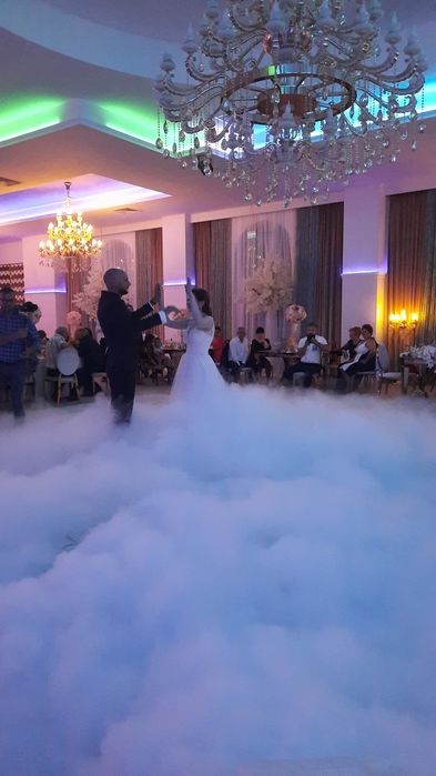 Fum greu dansul mirilor gheata carbonică artificii cabină foto