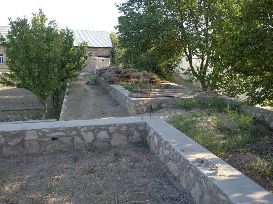 Фундаменты куйилган ер сотилада келишилган холда