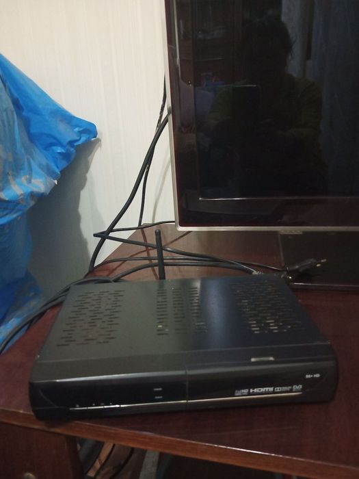 Продаётся тюнер Openbox в 3 мик