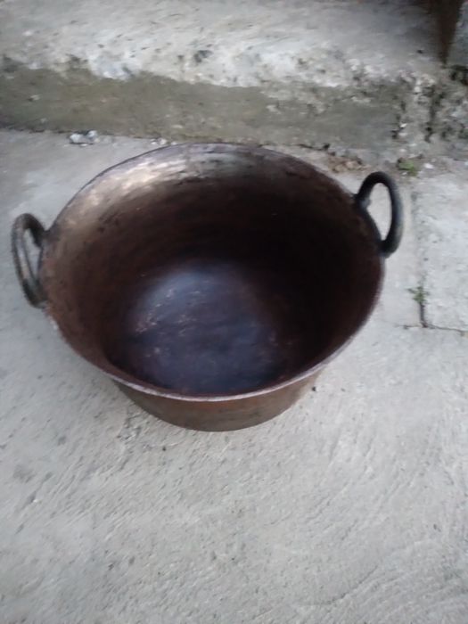 Ceaun din FONTĂ  aproximativ 25 litri