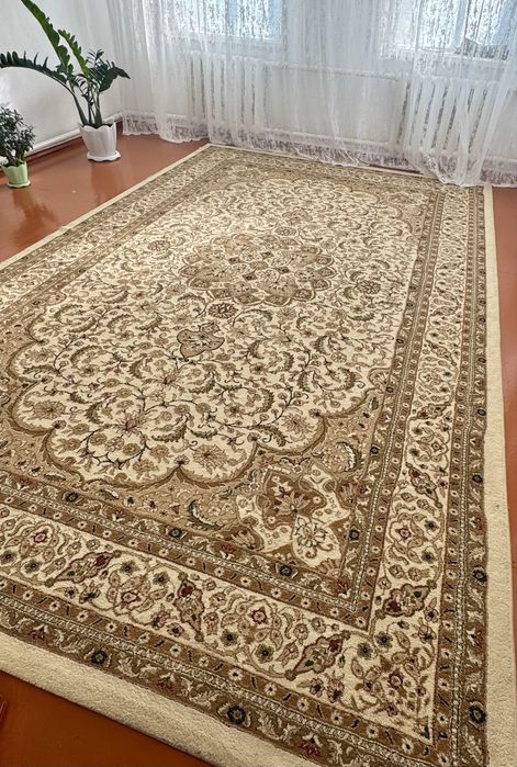 Кілем сатылады.