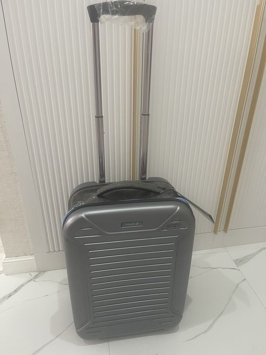 Продам чемодан новый