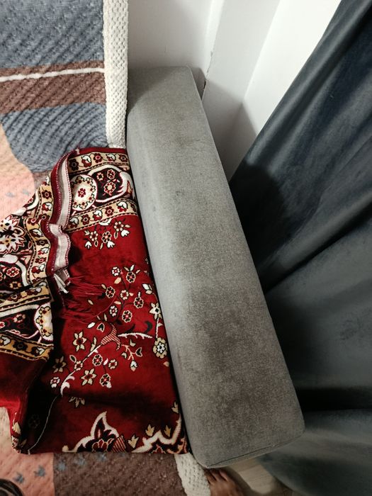 Отдам диван за шоколадку