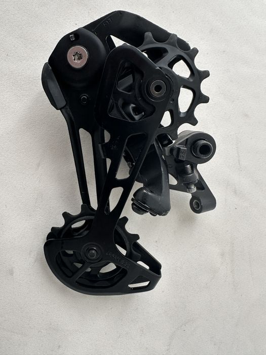 SHIMANO DEORE XT RD-M8100-заден дерайльор