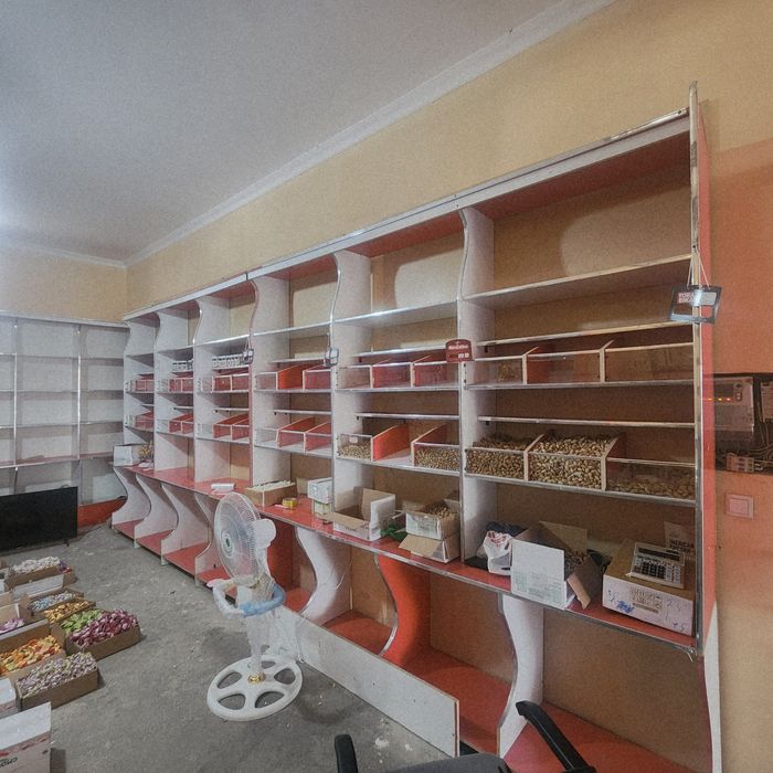 Tayyor dokonlar uchun prlavka zudlik bilan sotliadi