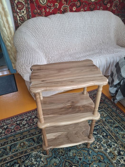 Этажерка комнатная.