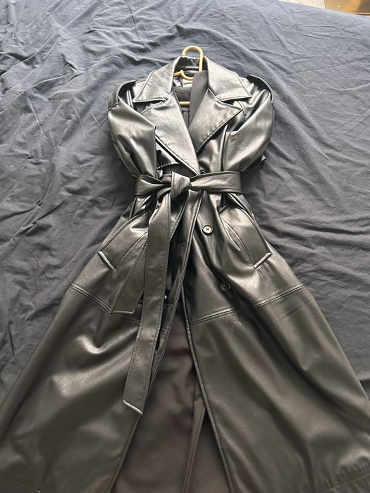 Тренч из экокожи Bershka