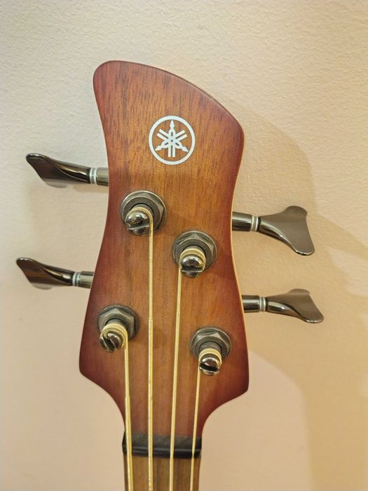 Chitara Bass Yamaha TRBX504 TBL + pedala Tc Electronic Dark Matter