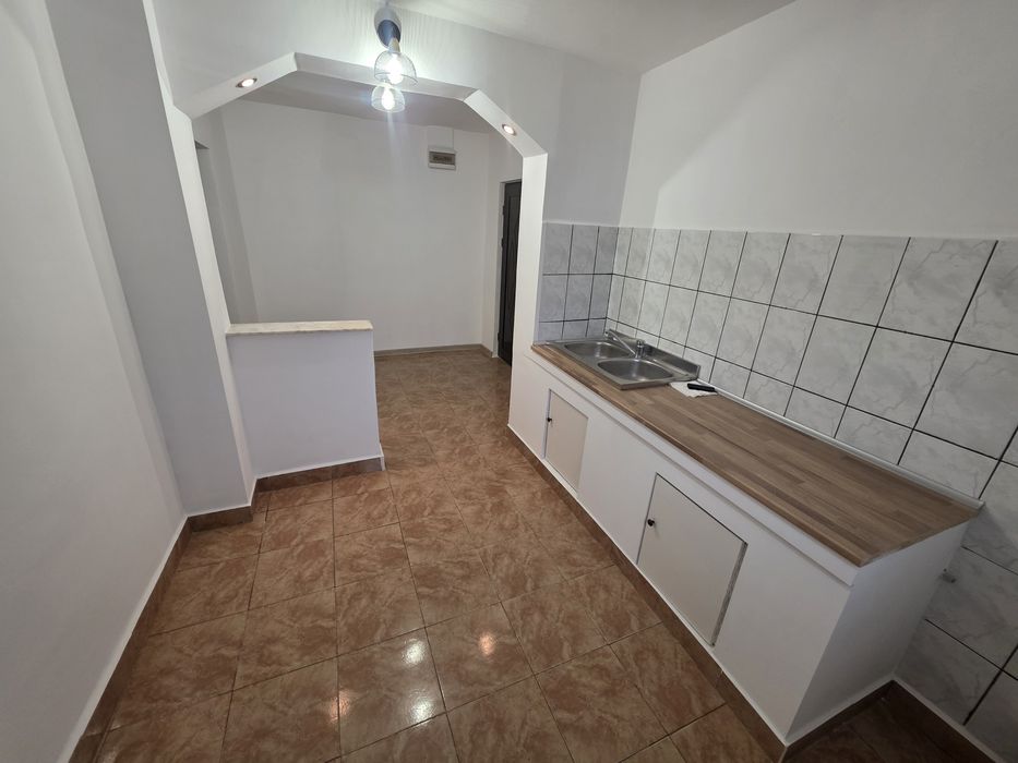 Vând apartament Brezoi