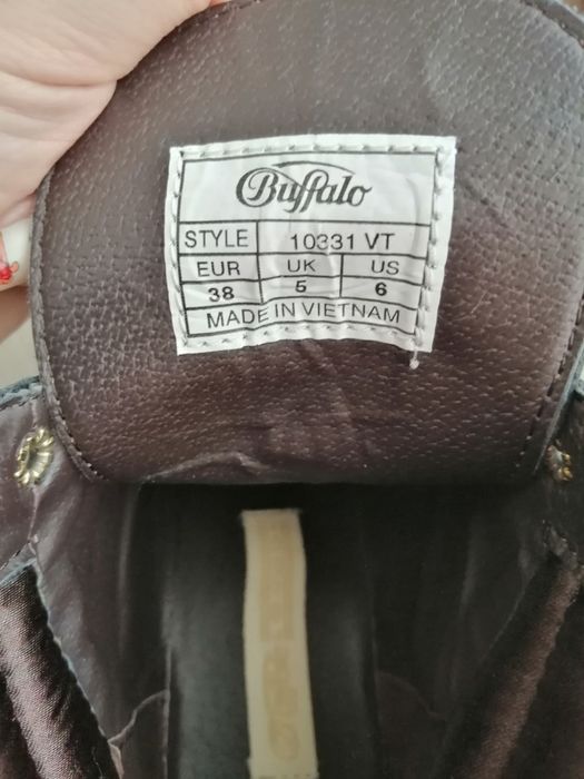 Продавам дамски боти