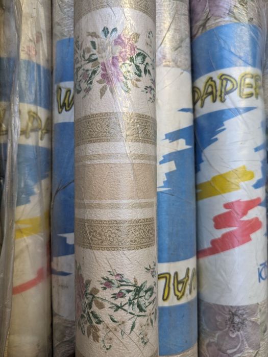 Обои бумажные гофрированные  неск. видов. Объём: 40м², 5.3м² и по 1рул