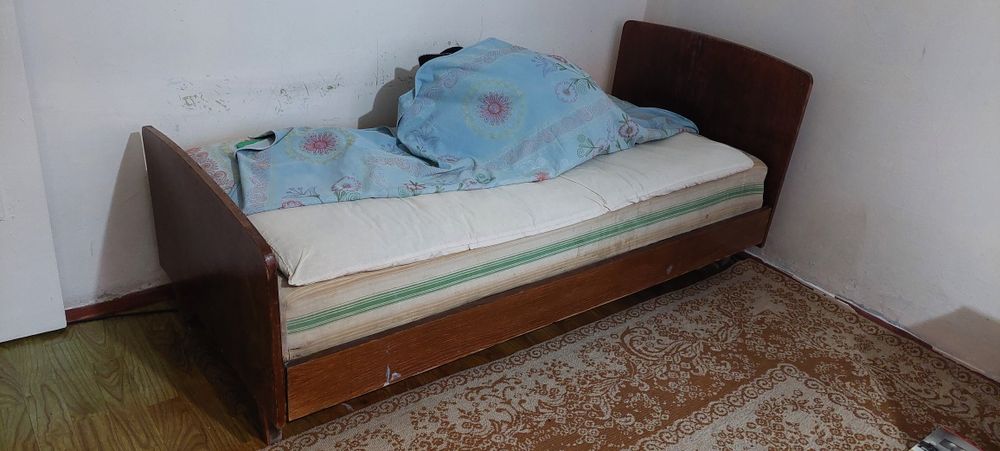 Продаётся диван б/у для 1-го человека.