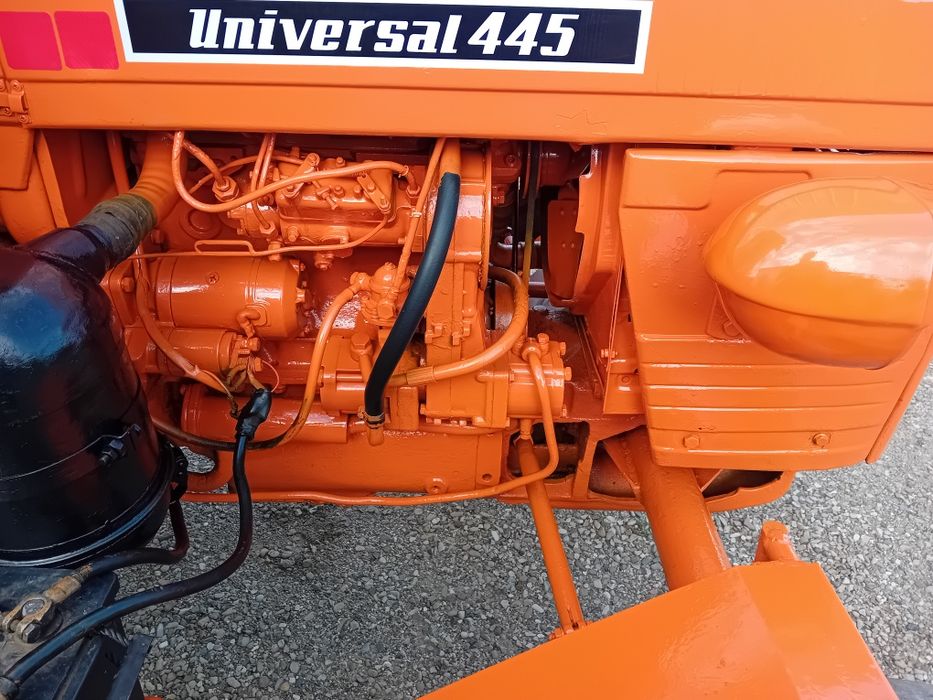 Tractor universal u445