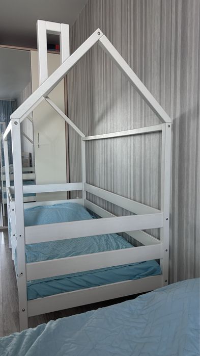 Продам кроватку-домик