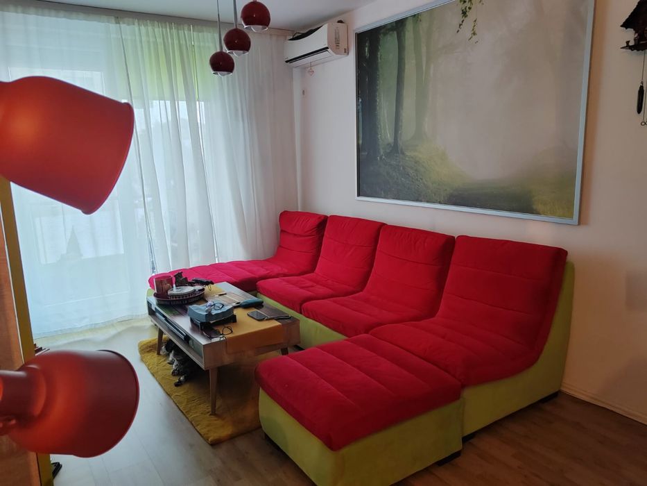 Canapea coltar,perne detasabile ,se poate forma ca pat.