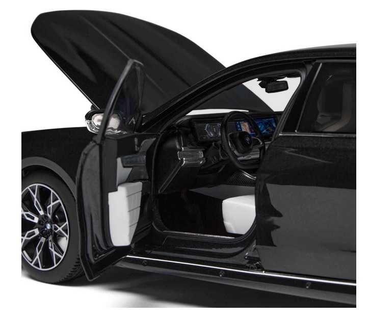 Macheta originala Bmw i7 G70 scara 1:18