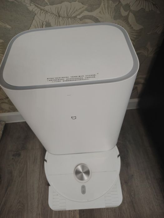 Продам робот-пылесос Xiaomi Mijia M30s D103CN белый