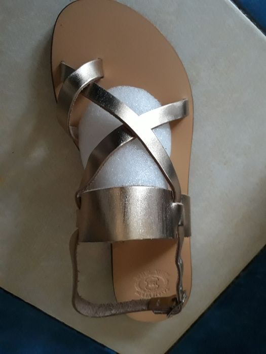 Босоножки новые натуральная кожа.размер 38,39,40,41,42