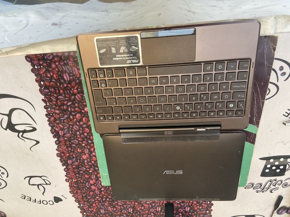 Tableta Asus cu tastaura inclusa