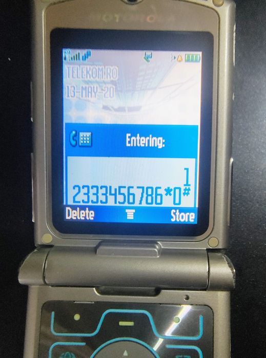 Motorola RAZR V3+incarcator original ( orice rețea)