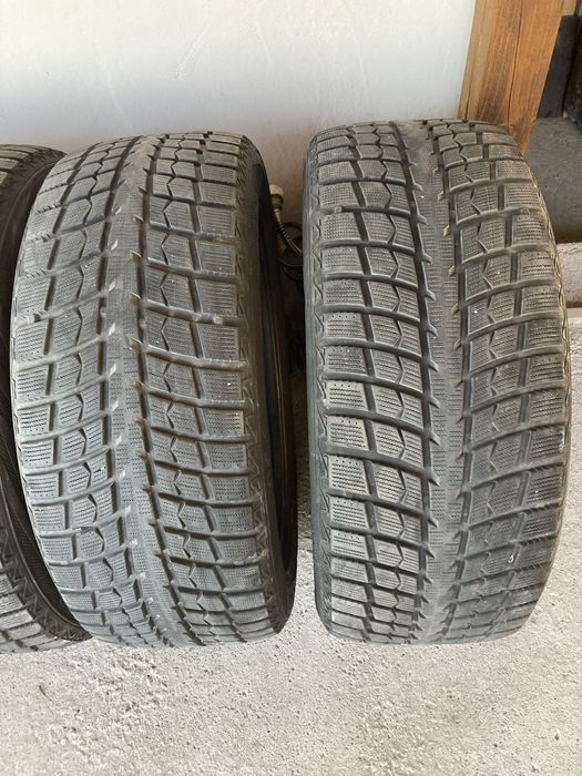 Гуми за джип 285-45-21