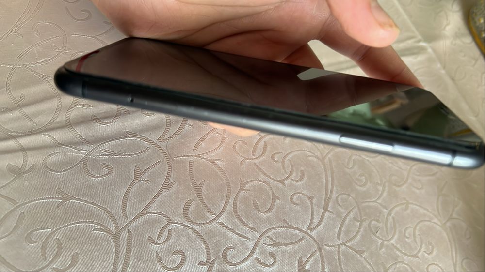 Продам iPhone 11