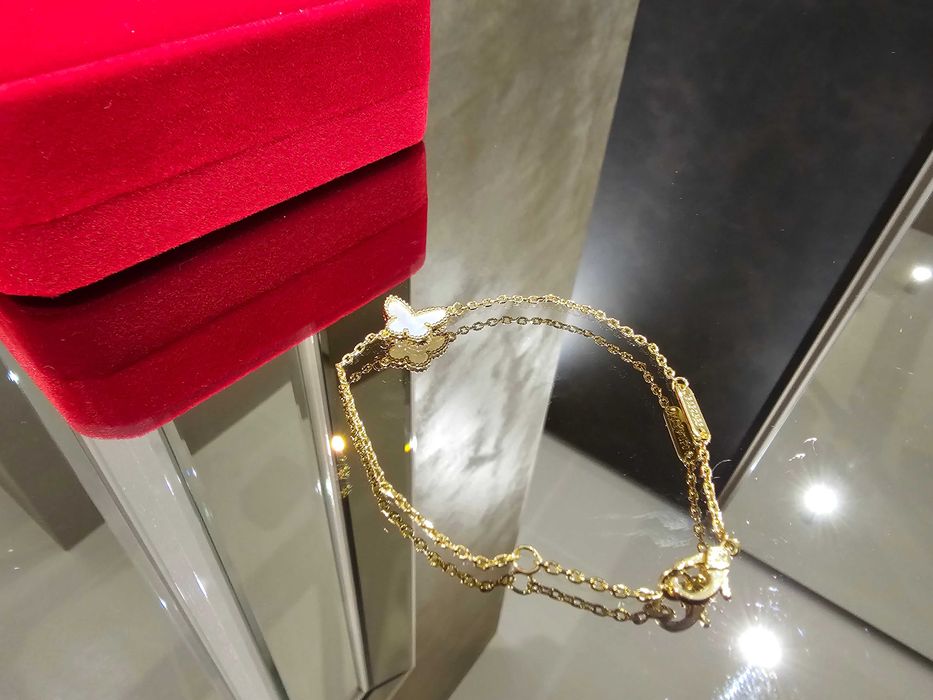 Van Cleef & Arpels VCA Gold Sweet Alhambra Butterfly Дамска Гривна