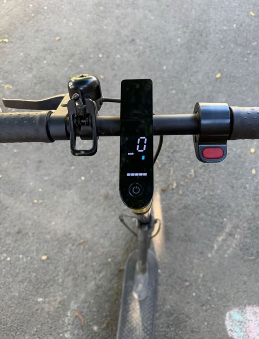 Vând trotineta electrica xiaomi