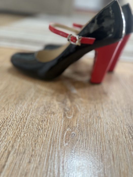 Туфли с удобным каблуком 40 размер