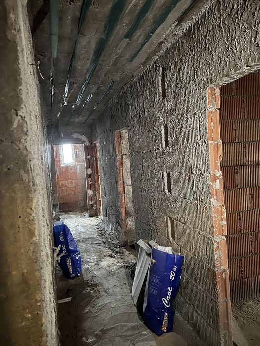 2 Apartamente cu 3 camere nefinisate Beius la parter