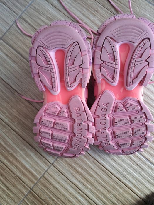 balenciaga track uri roz