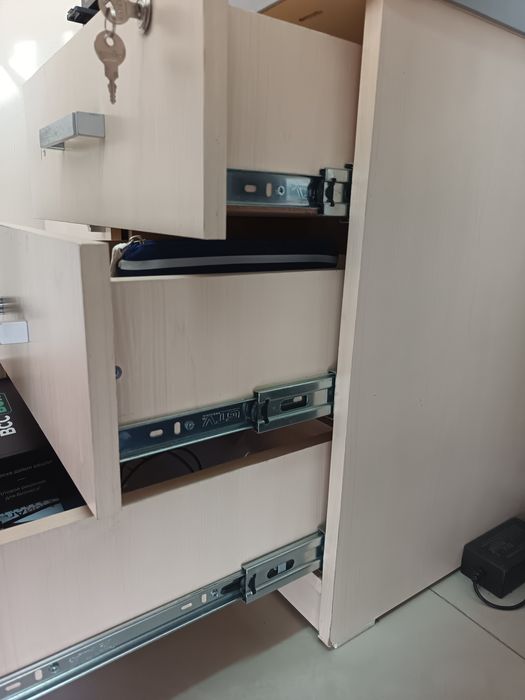 Стол и тумба офисные