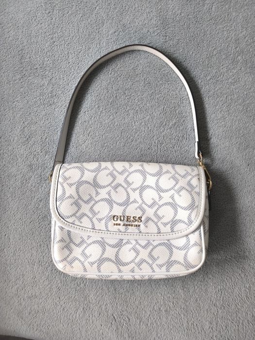 Бяла чанта Guess