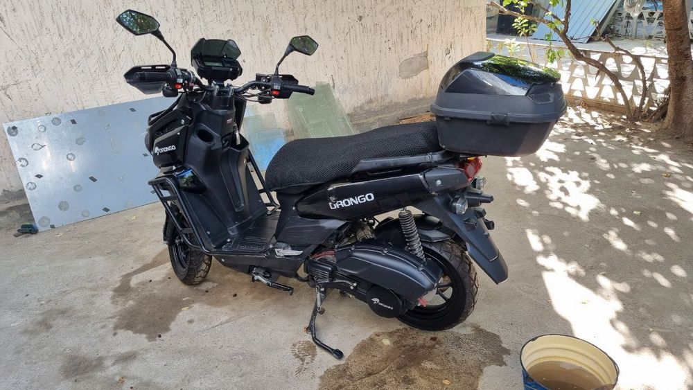 Skuter, benzinda harakatlanadigan avtomat karopka skuter sotiladi