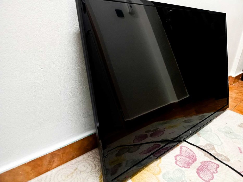Smart TV 99 cm diagonala