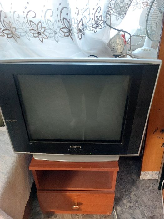 Продам продам телевизор