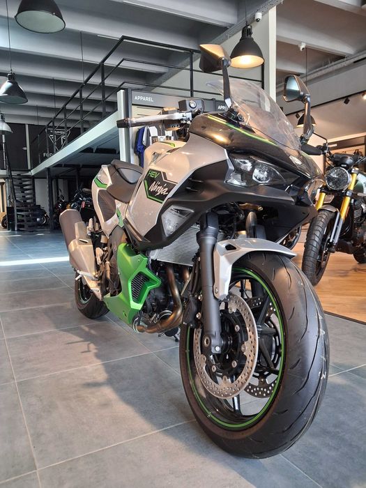 Lichidare Motocicleta Kawasaki Ninja 7 Hybrid 2024 | Finantare rapida
