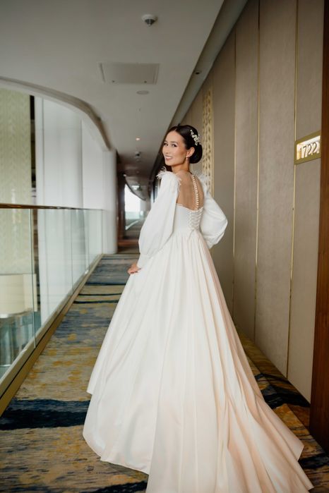 Продается свадебное атласное платье!