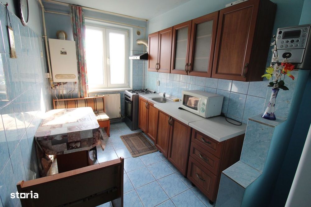Vând apartament cu 2 camere în Hunedoara, Central-Bd.Corvin, 46mp...