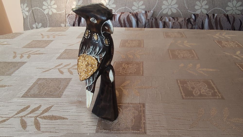 Дървена фигура папагал