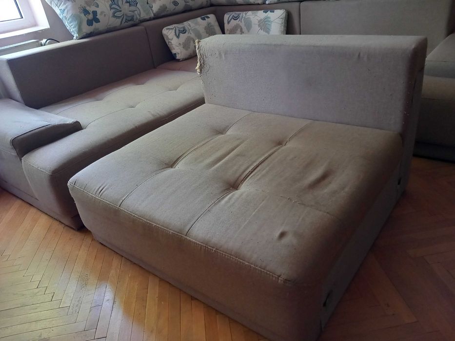 Vând canapea colțar in forma de L