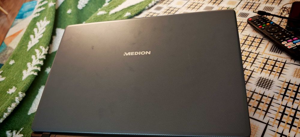 Laptop Medion Akoya i5 Gen 6, 8GB, 500GB, Nvidia 940MX 2GB, DVD-RW baterie buna