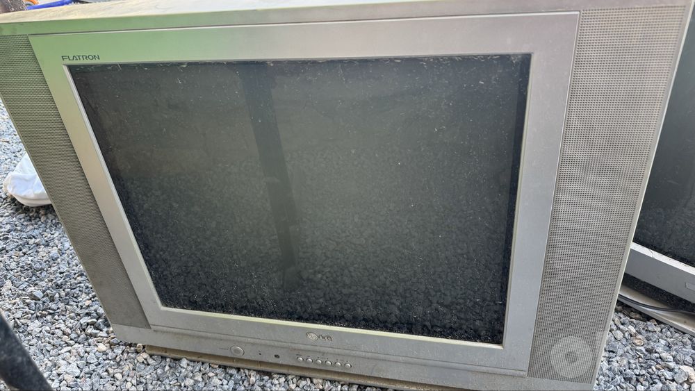 Televizor sotiladi