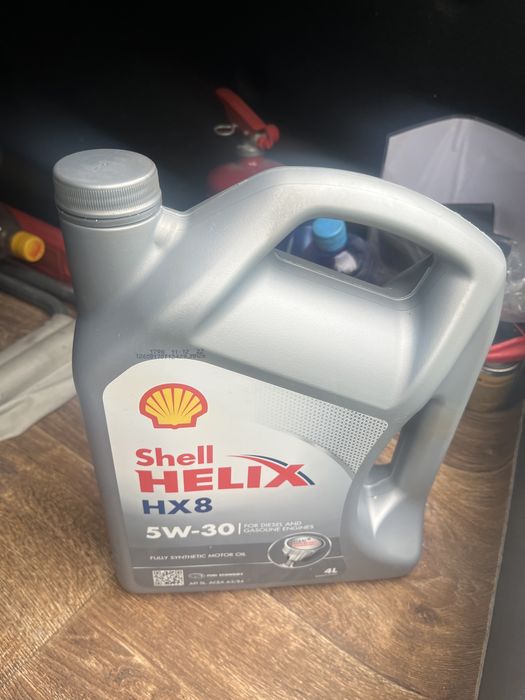 Продам моторное масло 4 литр Shell Helix 5w 30