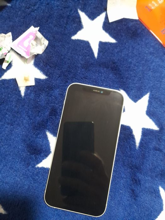 iphone 12 în stare foarte bună