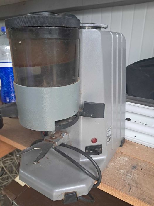 Професионална еспресо машина La San Marco 85-12-2 (Винтидж класика) + кафемелачка