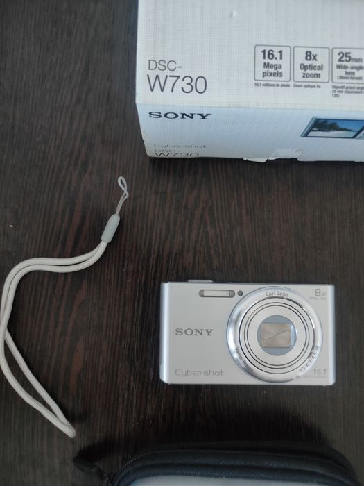 Цифровой фотоаппарат. SONY.
