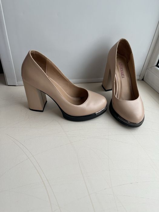 Продам туфли бежевого цвета